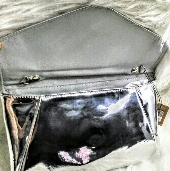 (NEW) Silver Evening Clutch Bag! - Picture 7 of 7